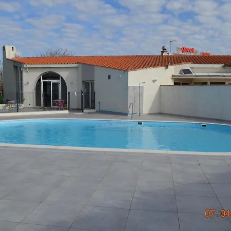 Greet Castres Saix Hotel